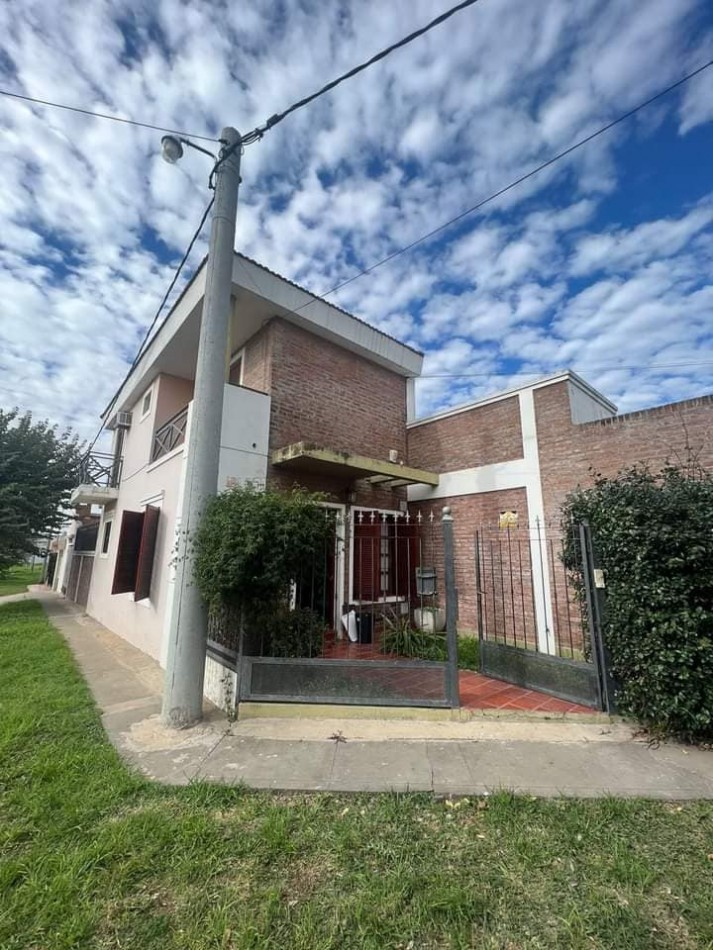 Vendo casa zona Santa Lucia/ Paracao.