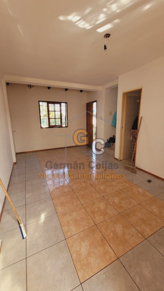 Vendo Duplex calle Ascasubi. a 150 mts de Ramirez